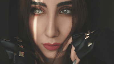 Estilo gótico para verano – tops ligeros y camisetas en tonos oscuros