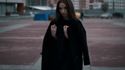 Cómo elegir un abrigo gótico para invierno – guía de estilos y tejidos