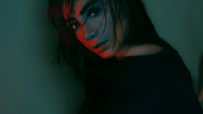 Encaje en versión gótica – cómo llevar faldas con encaje a diario